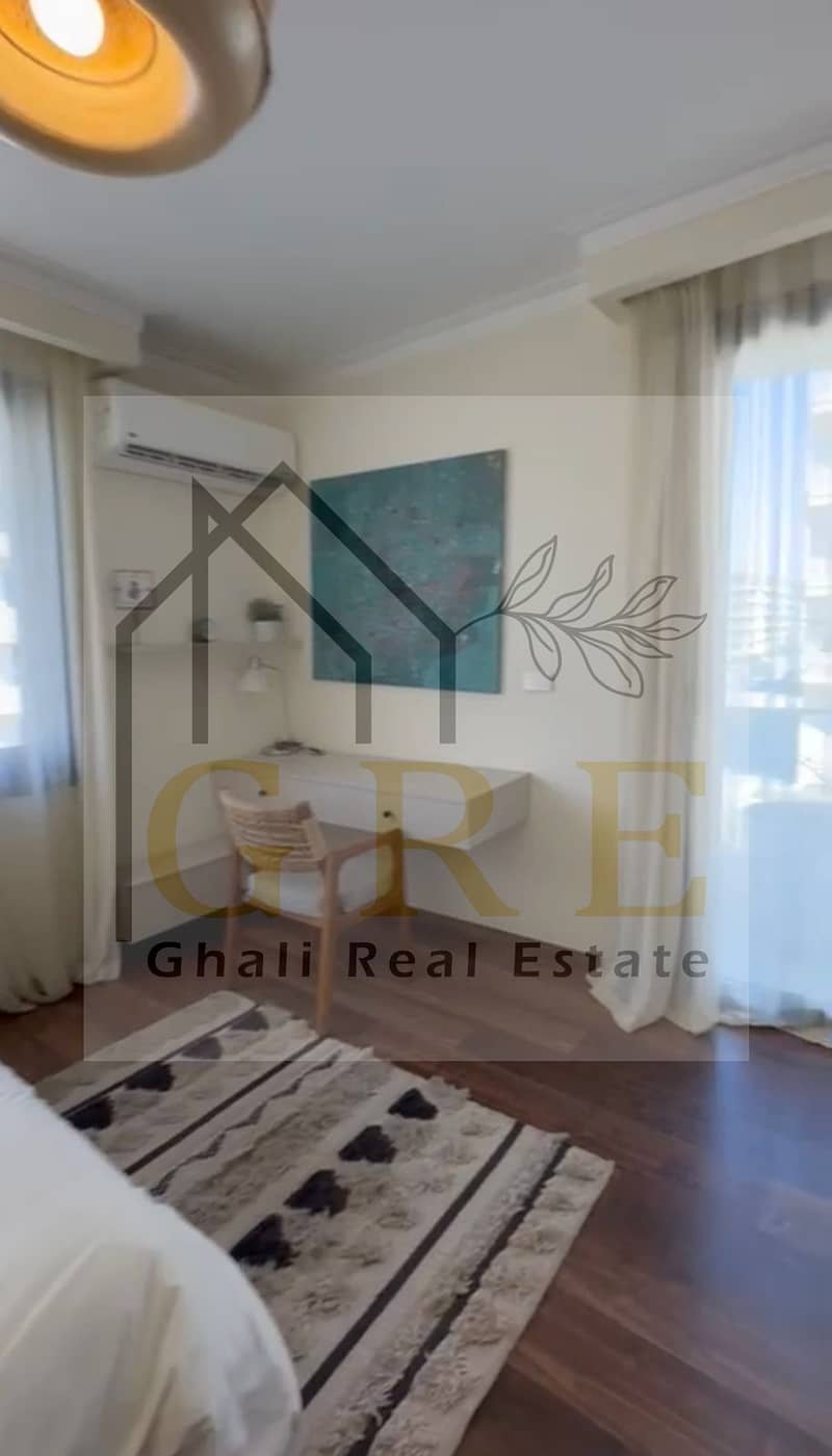 12 bf8d3ce2-8c65-4e92-a232-4e89a1e4dcb6. jpg