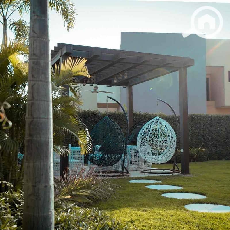 10 e7ad27c0-8d10-454d-9a81-0767302131ed. jpg