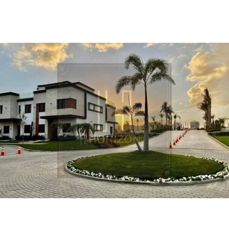 5 8342049-de792o. jpg