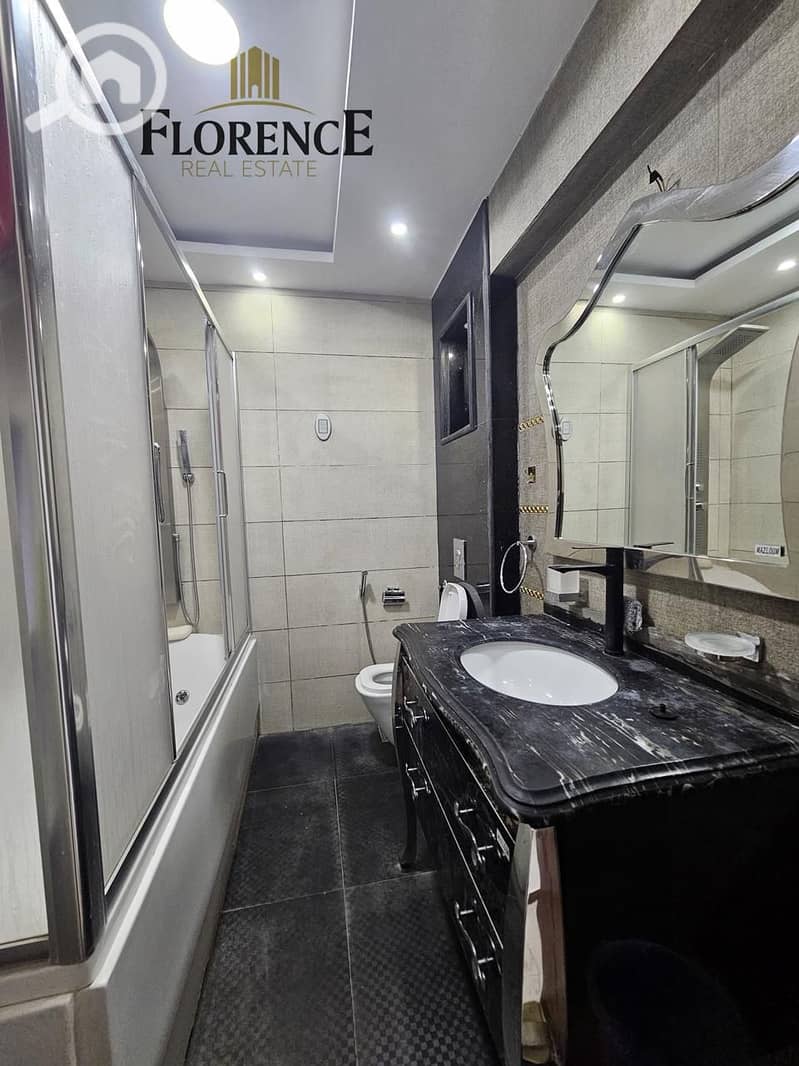 9 0e6385e9-d349-44ac-8884-ede4e023a4ab. jpg