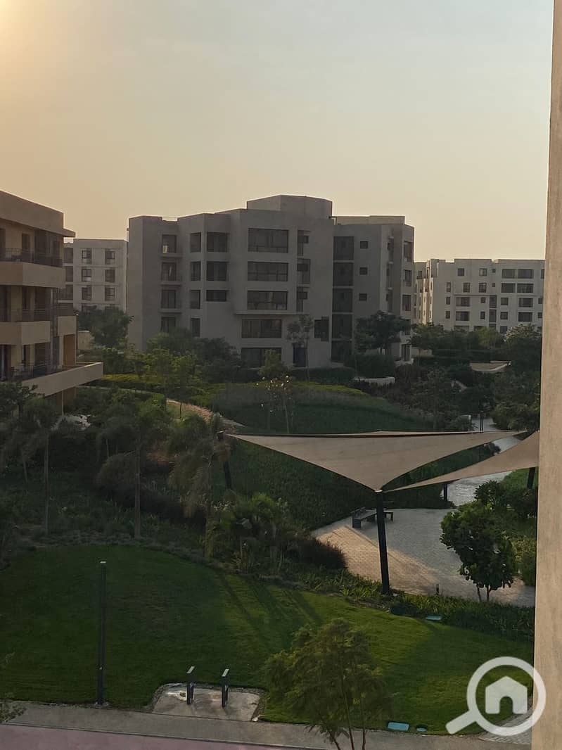 4 5155bb94-e6d1-4c34-8ce1-47eae3bc2b22. jpg