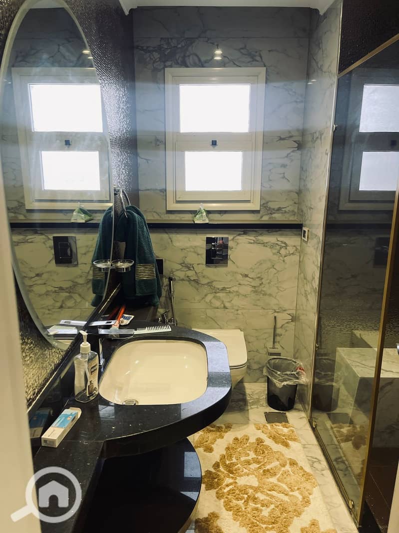 9 6edd1528-5c7d-48d7-b512-6a5edc6e9247. jpg