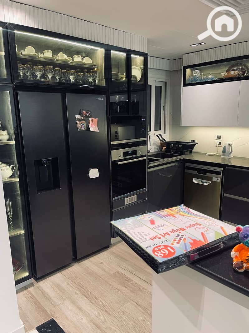 12 0054f140-5e41-4fdd-95f0-360a80f83d0a. jpg