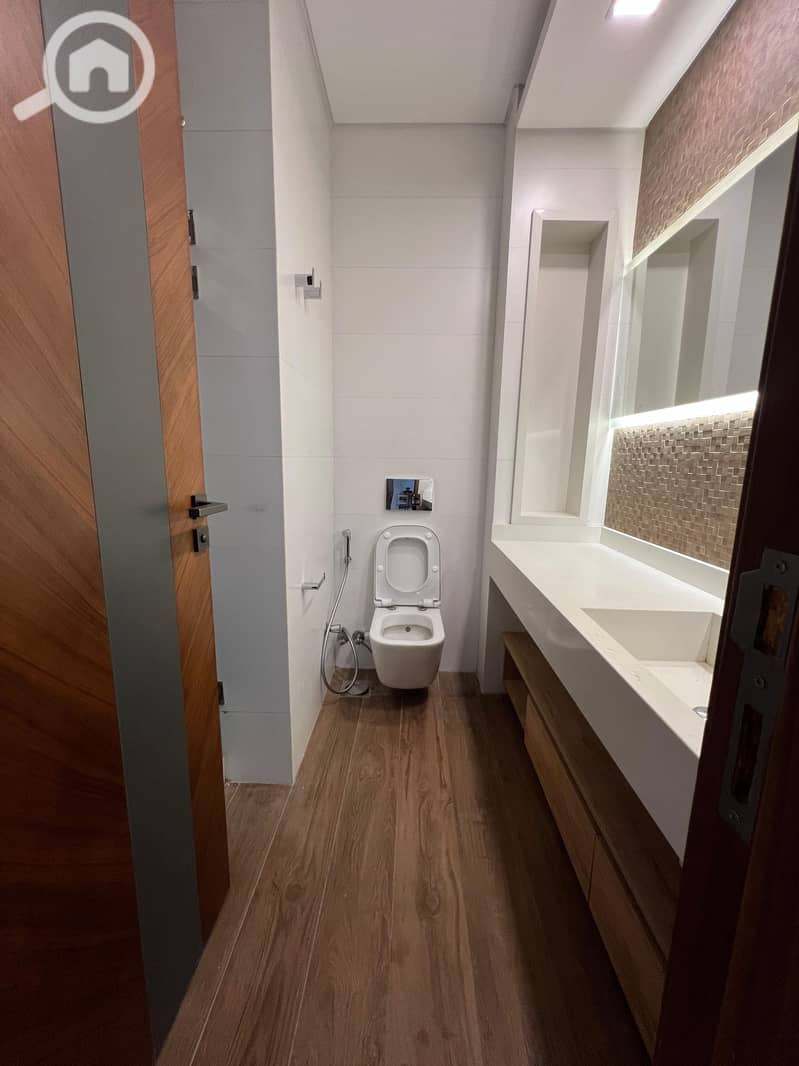 11 663b2fa5-18d7-4bf9-8c8d-847ae5465b58. jpg