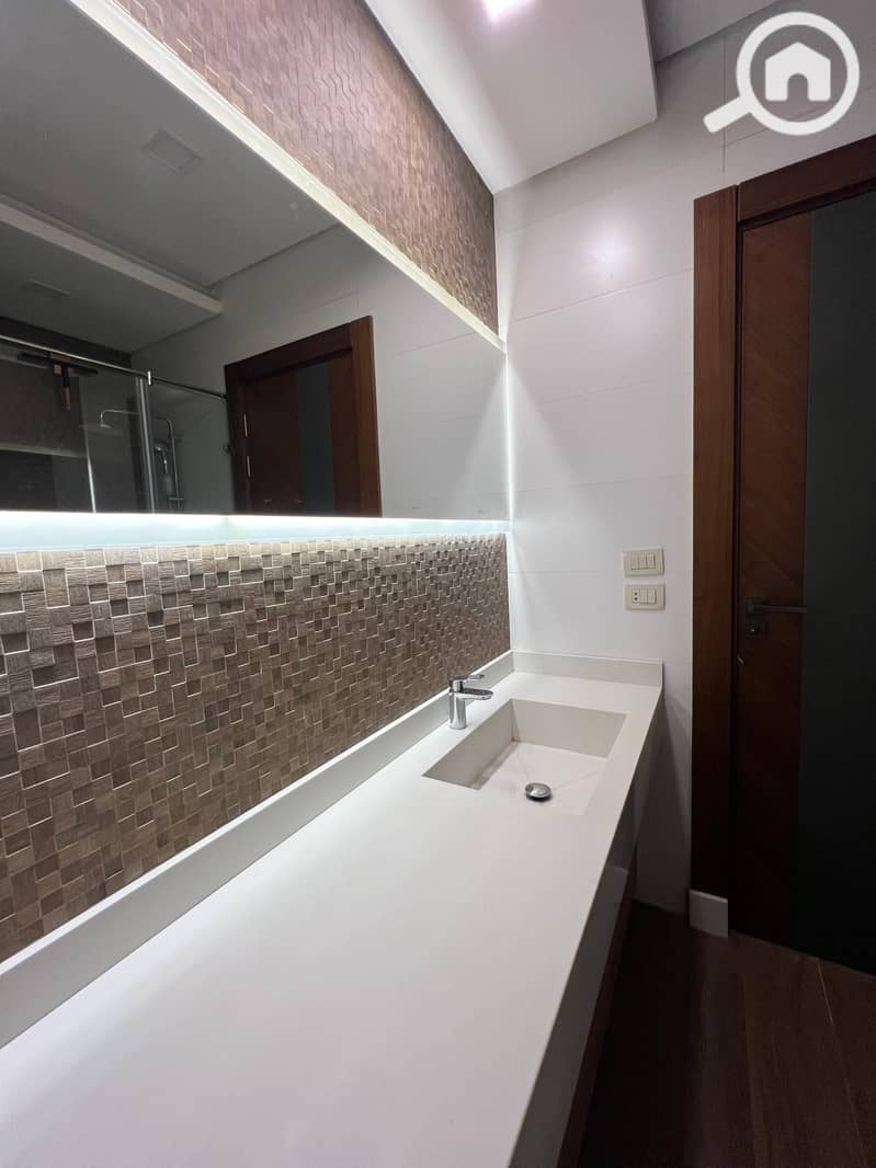 20 ddc780ca-9a9b-4abb-8904-2608f579b0f9. jpg