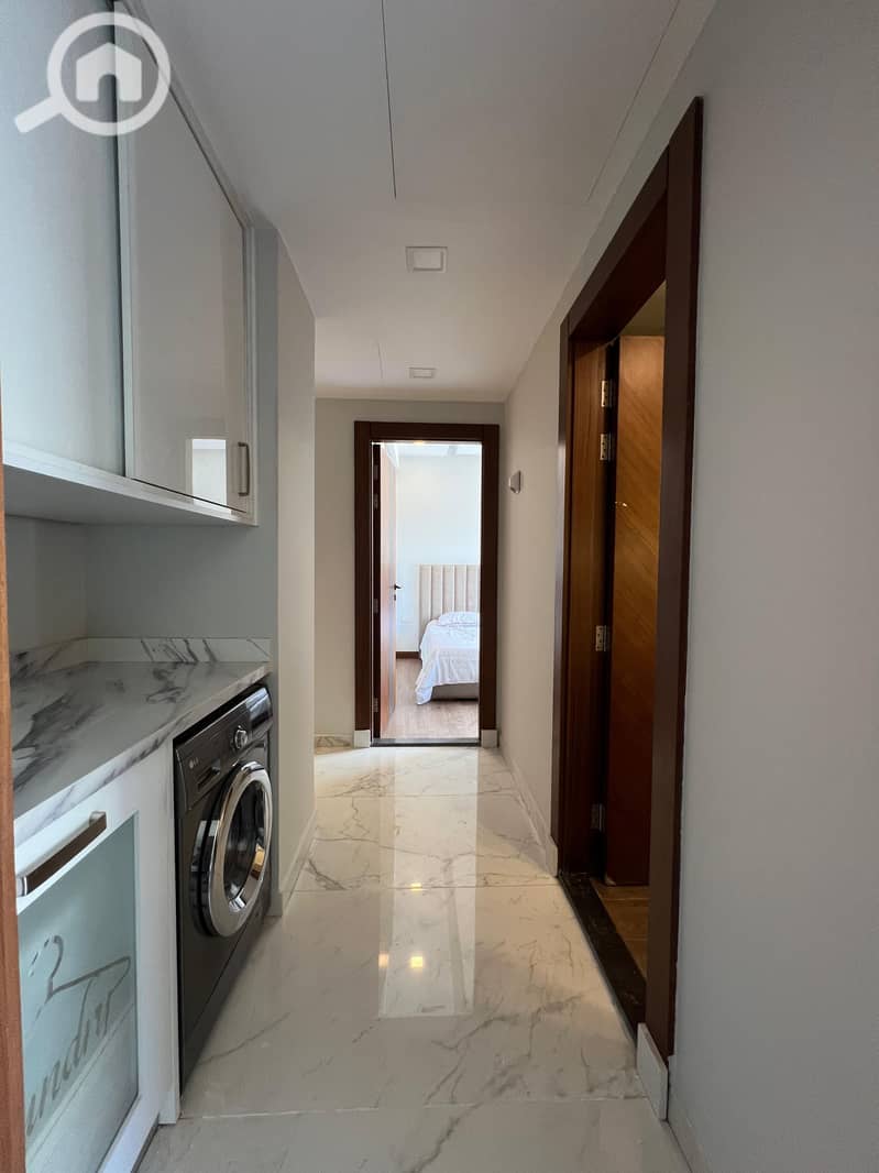 21 4f4d07cd-38bb-4f46-ae2b-be09299b8d74. jpg