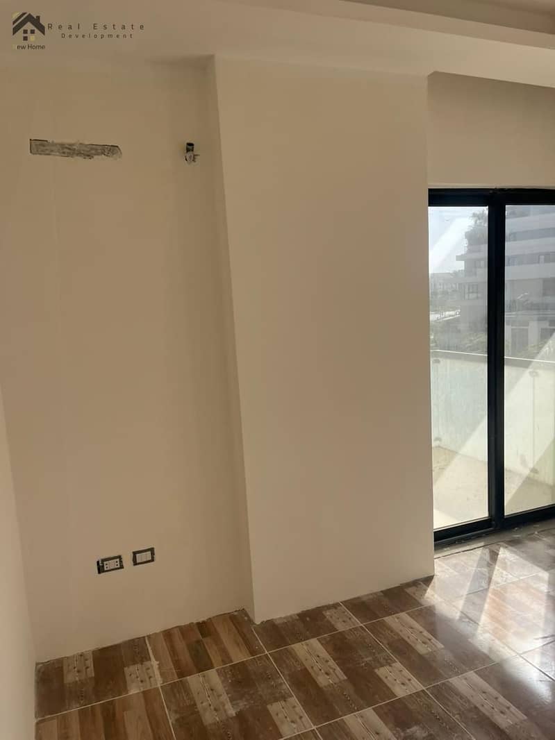 12 WhatsApp Image 2025-12-14 at 17.14. 37_65042352. jpg