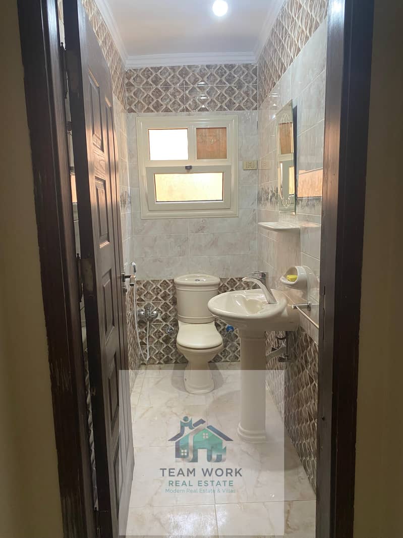 10 c3be24ee-2ea6-4b8d-b39e-2ba0f1aa08da. jpg