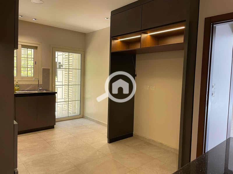 13 24e9e81e-3b0a-44d6-80bd-120c9bfcc026. jpg