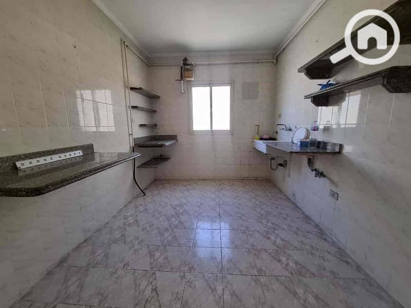 8 a940358f-00e1-4233-b1cb-d19164170841. jpg