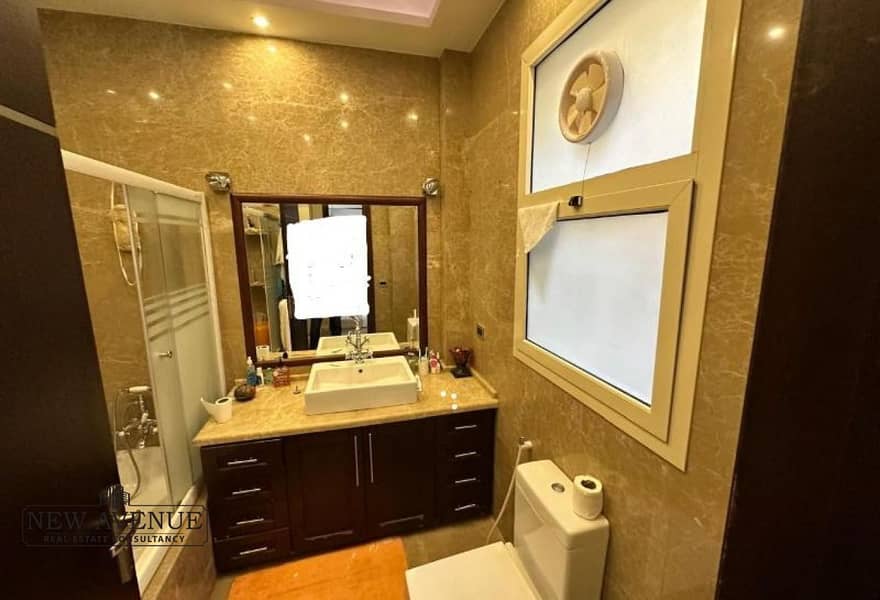 8 c05c62c9-ed6d-474a-9db6-b344f6f13ce8. jpg