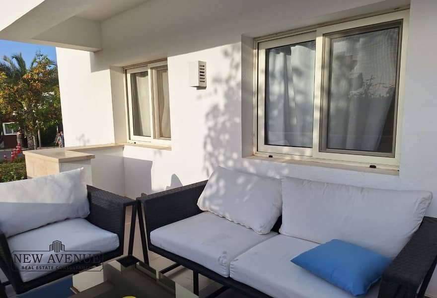 8 e5b96300-4d9c-4a4a-8f64-c9aae999764d. jpg