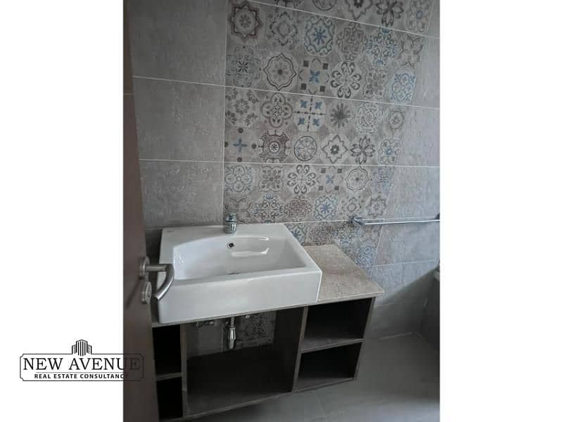 12 2dea1706-23d4-49b3-b278-b670a85ef0f8. png