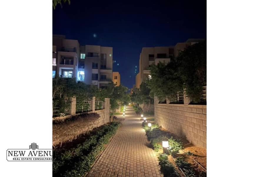 5 eef08e43-2f49-4d30-818f-6c8f3c2e7f93. jpg