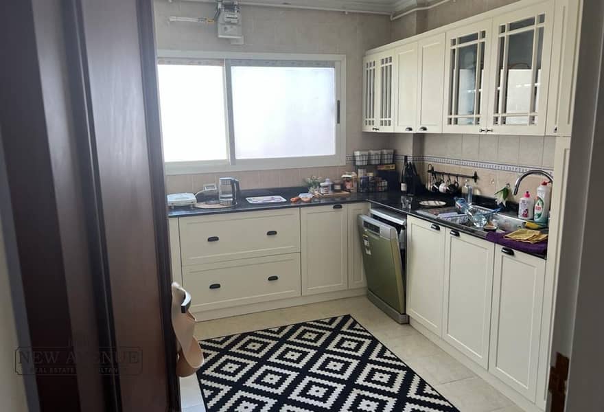 4 87461a47-305d-4a29-8c4c-2e4824f0d342. jpg