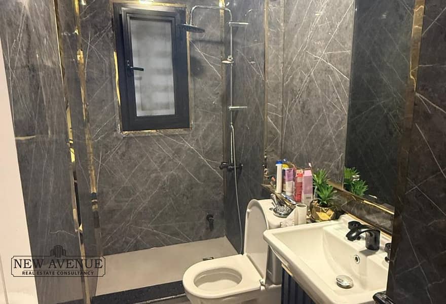 10 16967519-f8f5-4057-bc34-5a35e6f36526. jpg