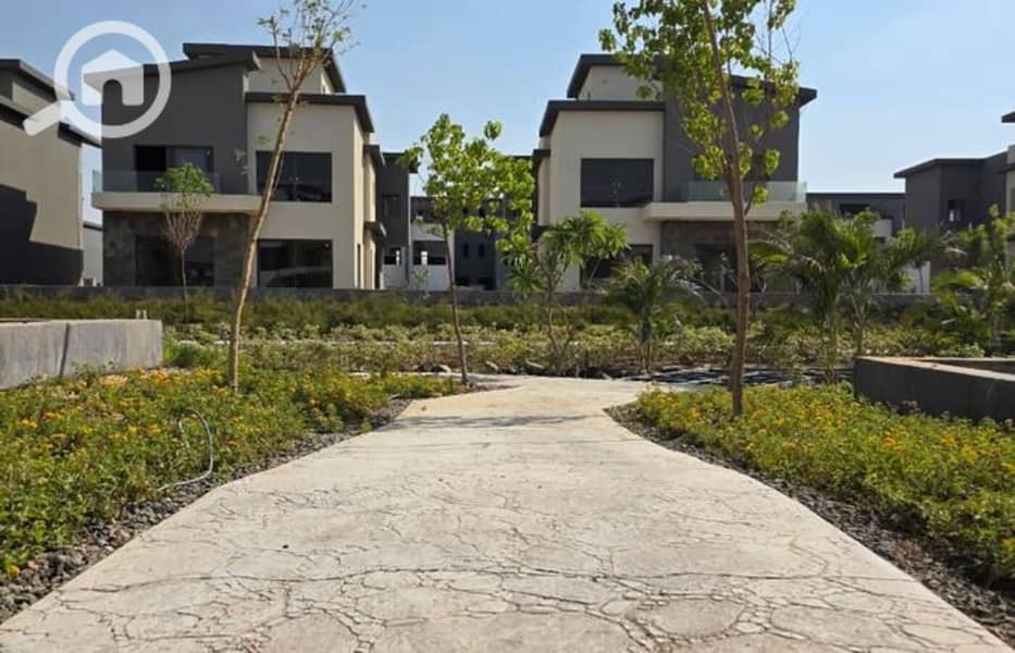 9 8240659-8e547o. jpg