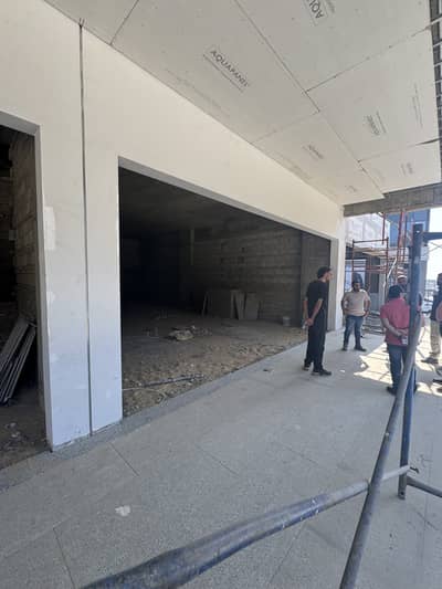 Retail for Sale in New Cairo, Cairo - محل للبيع مول 3sixty محور محمد بن زايد وشارع النادي الاهلي