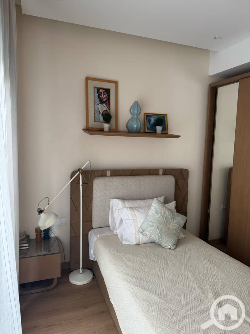 4 eb5dc38d-b826-40ad-b998-1acfa9a34148. jpg