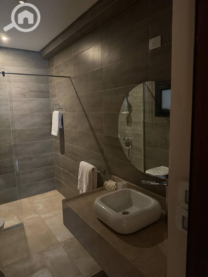 7 51b957ce-2b94-47c4-a173-f6590b670f29. jpg