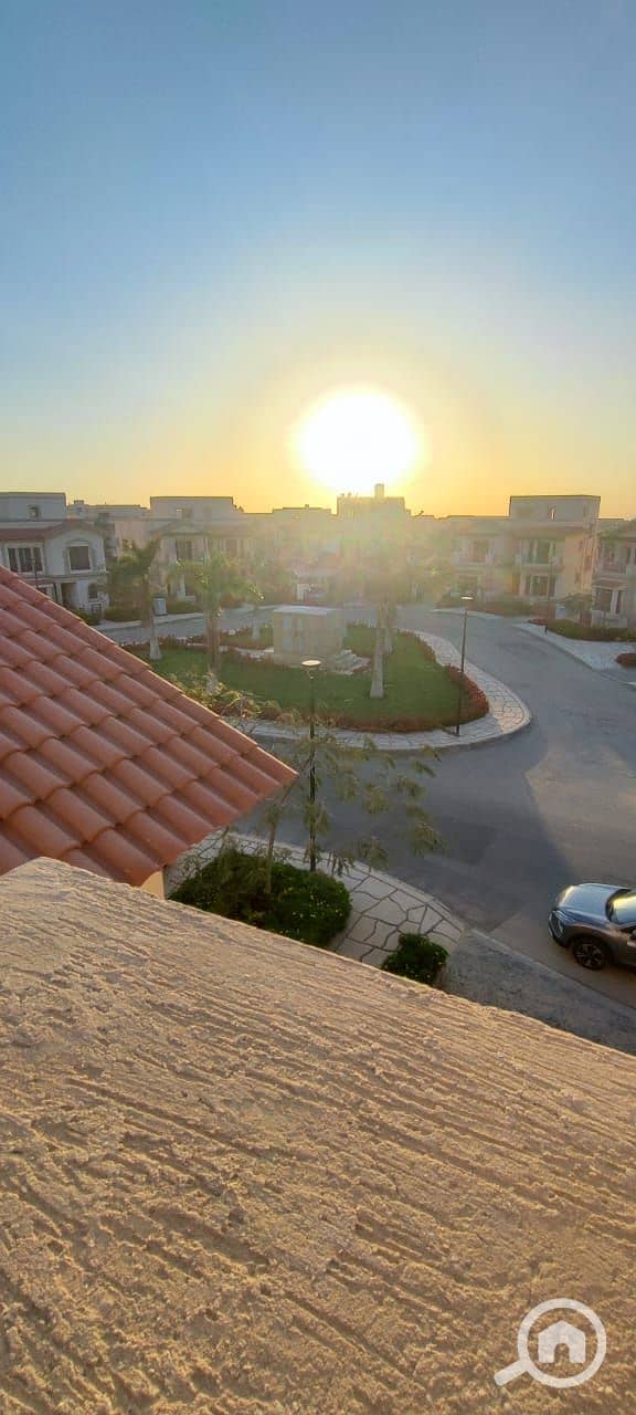 4 348ec650-0649-477f-a24b-2fbff50fe12a. jpeg