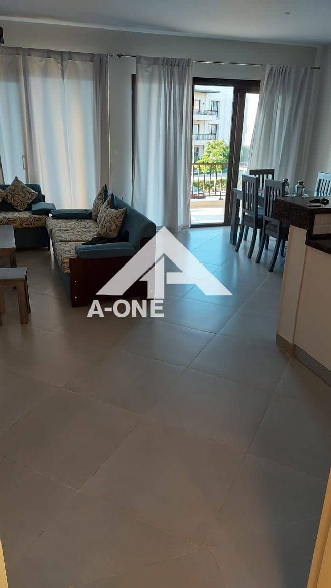 2 4587d769-0278-4179-9d48-878fe9d25e3c. jpg