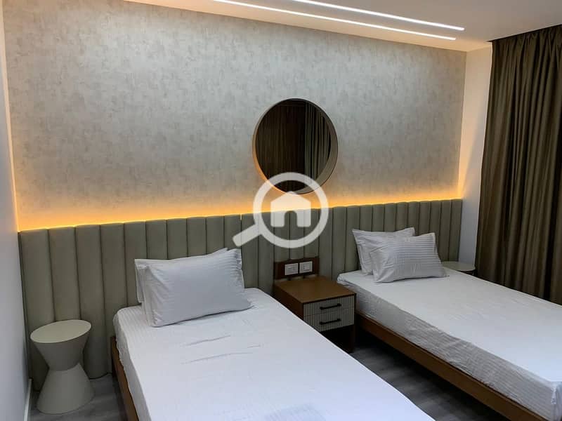 5 WhatsApp Image 2025-12-17 at 16.42. 44 (2). jpeg