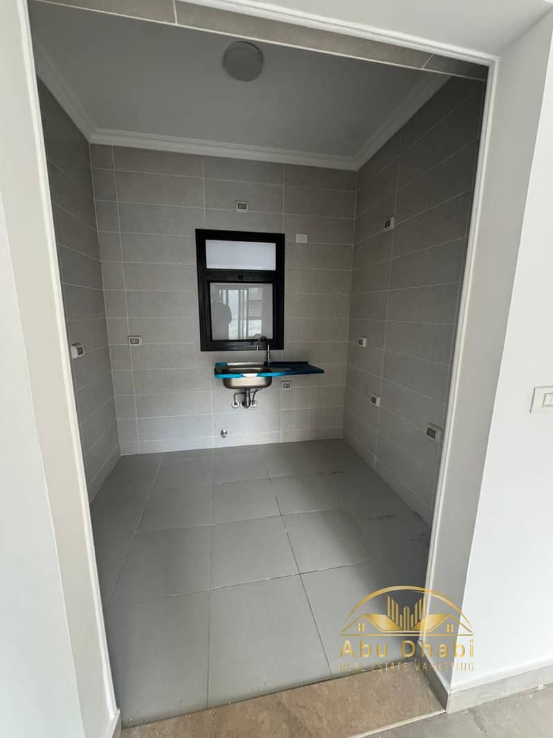 5 8c10947e-7f88-48ca-996d-0efe0f76e580. jpg