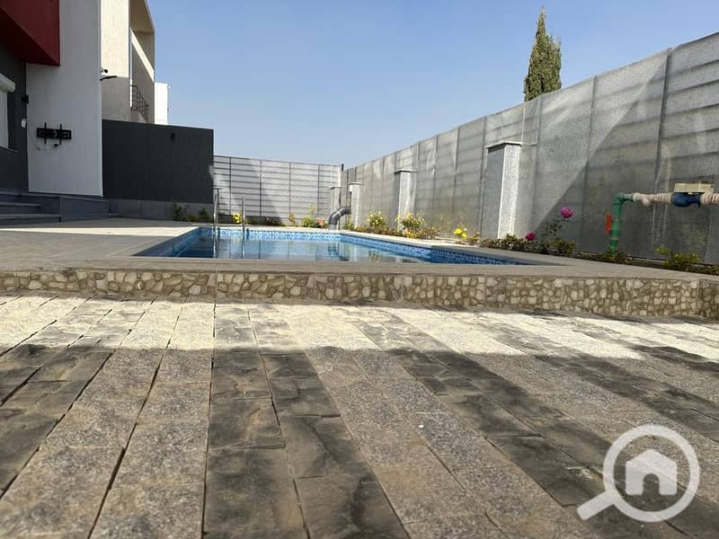 4 5e217a4b-ef69-41c9-8de0-f2f3be7f0707. jpg