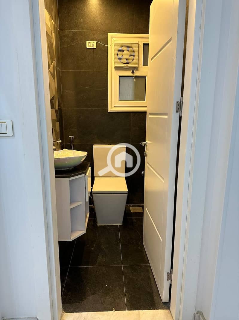 25 a367c0a8-79ae-438d-bc26-8f7fe111428e. jpg