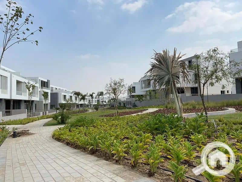 11 32594477-800x600. jpg