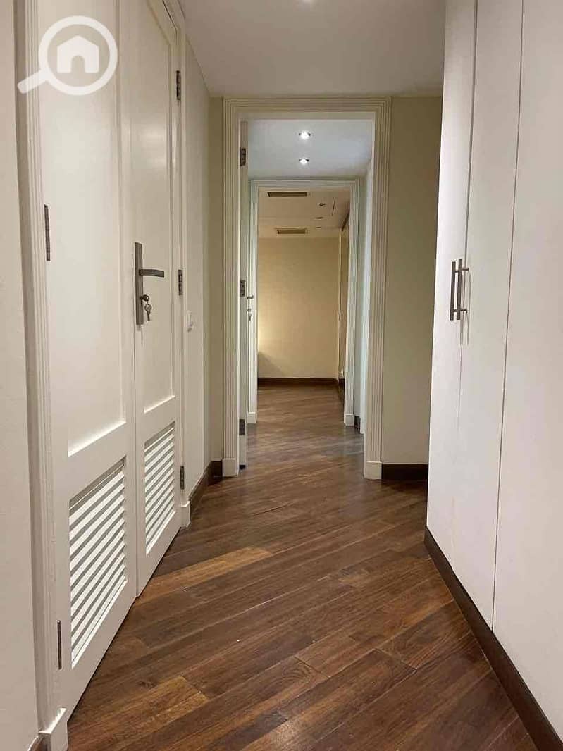 8 b03b7e4b-7cec-420f-8e8b-a24e55721153. jpg