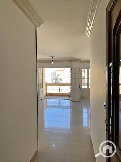 شقة 3 غرف نوم للايجار في سموحة، الإسكندرية - 1. jpg