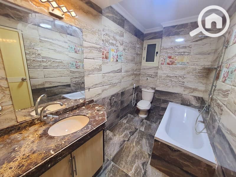 15 8a2f3ec4-d729-4418-9f4b-46ce74a097ac. jpg