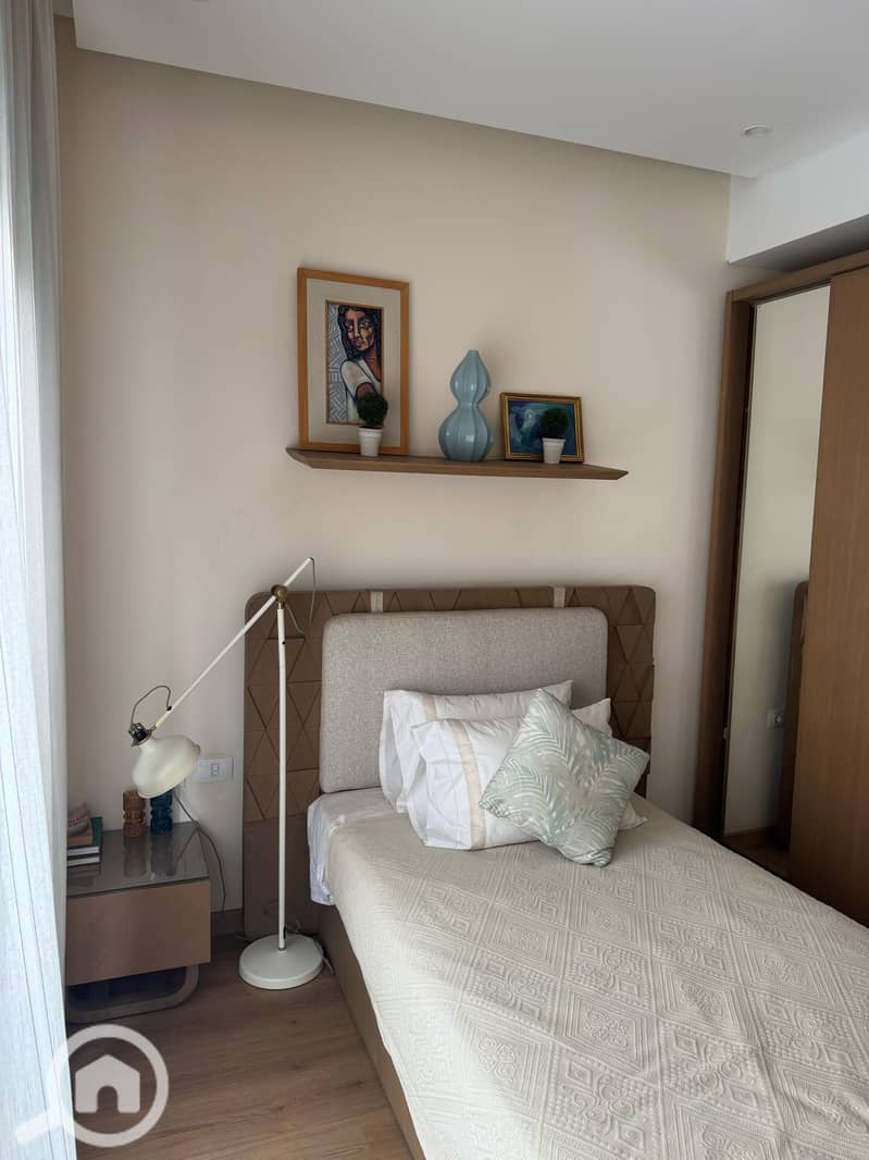 8 eb5dc38d-b826-40ad-b998-1acfa9a34148. jpg