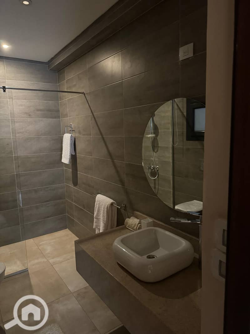 4 51b957ce-2b94-47c4-a173-f6590b670f29. jpg