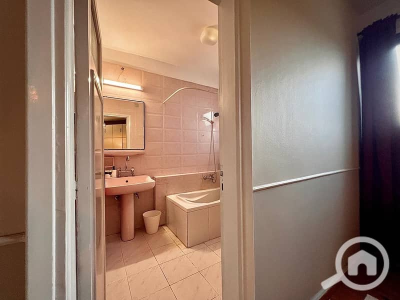 3 ee68b686-6718-42ed-a398-27f99e097773. jpeg