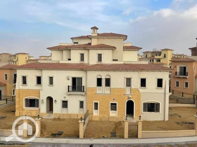 تاون هاوس 4 غرف نوم للبيع في القاهرة الجديدة، القاهرة - WhatsApp Image 2025-12-17 at 2.49. 10 PM. jpeg