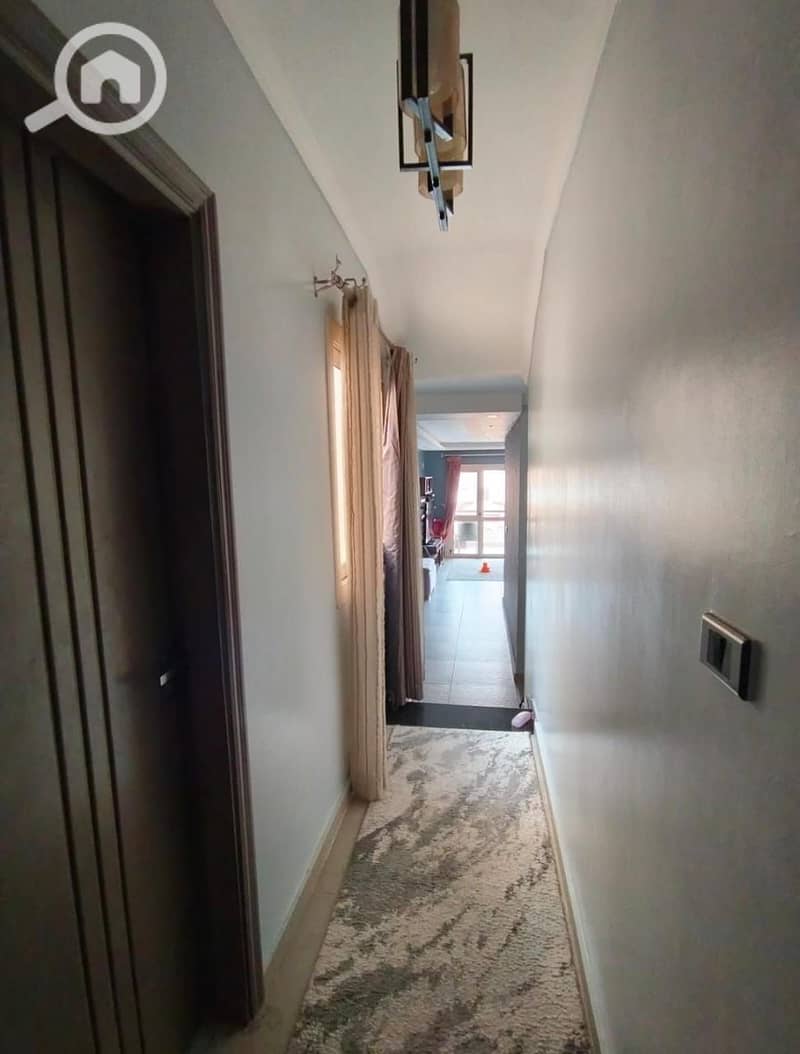 7 d69768ba-6149-4272-8e8e-2d0d98ec9445. jpg