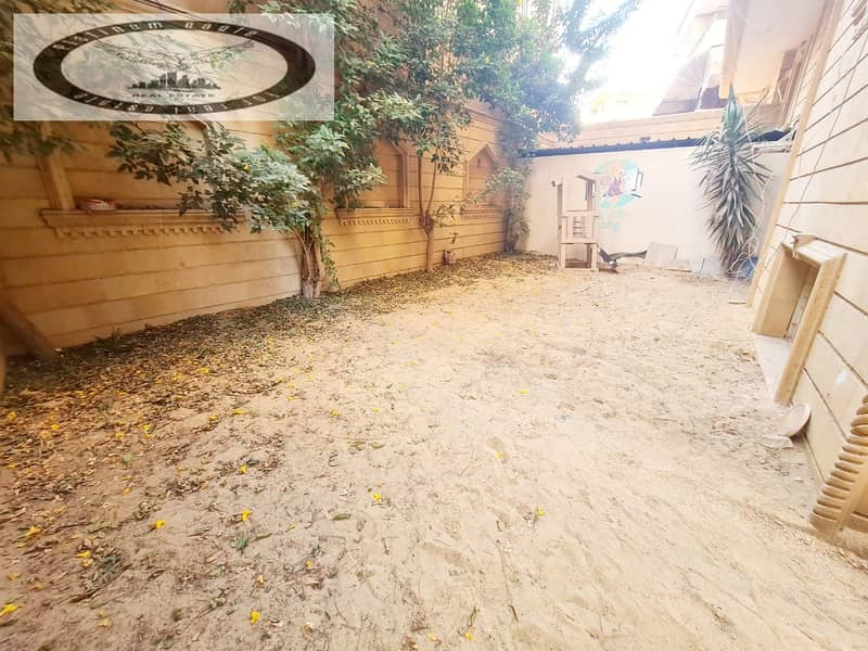 6 1ac6ecc0-716d-4337-9c0d-7d317e47ae46. jpg