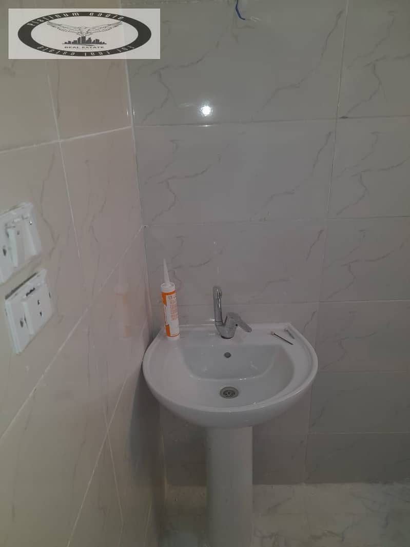 10 36b40e9e-6e17-445a-8c27-b9aa26ae6a54. jpg