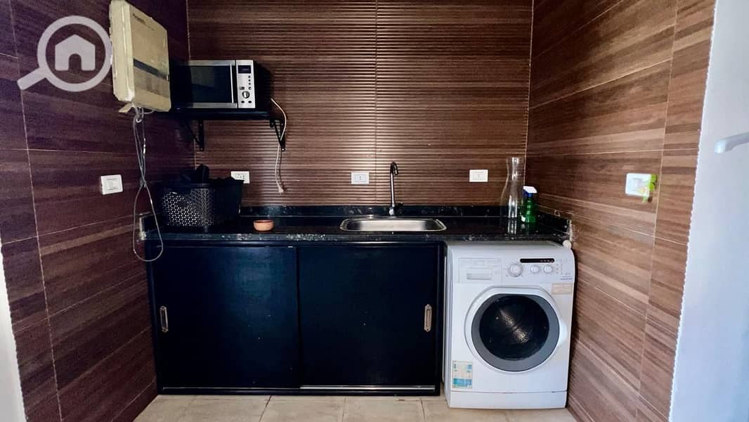 15 098ff6c1-d7e6-4947-b56a-84b064493f4a. jpeg