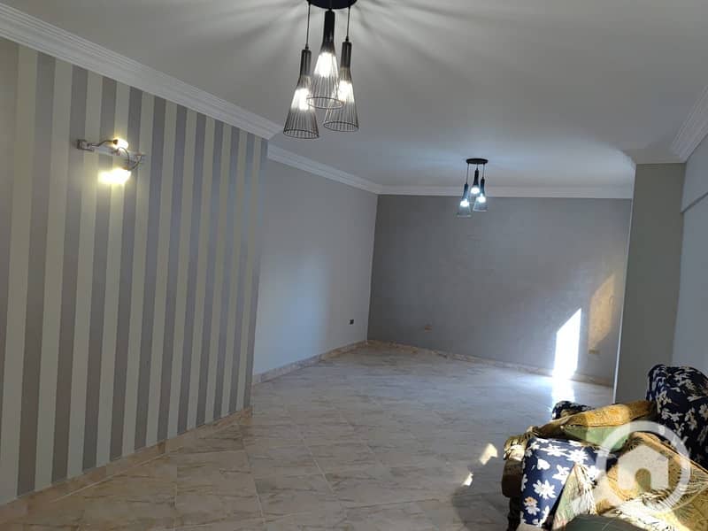 2 45827a4b-3d7a-4185-a762-2f2101dfc879. jpeg