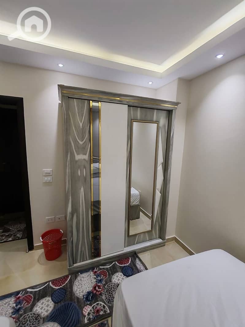 12 042d66b1-8a02-46bc-b1ef-3d274e53138c. jpeg