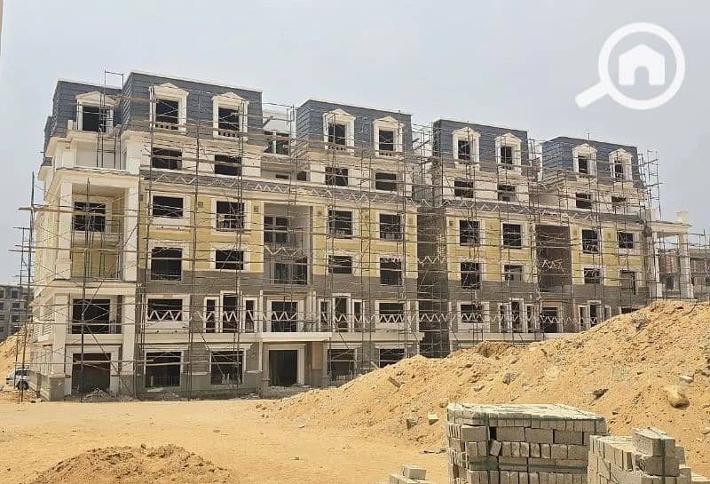 12 8418215-9f343o. jpg