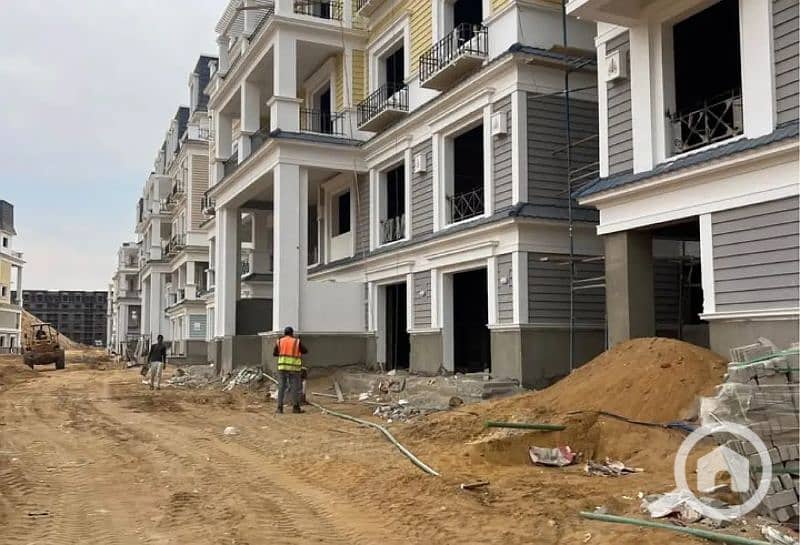 13 8418215-459f8o. jpg