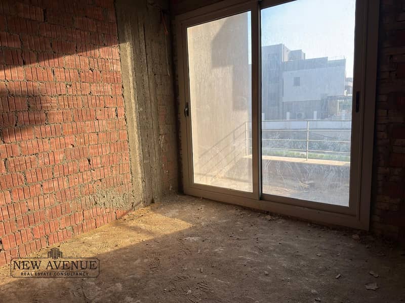 12 WhatsApp Image 2025-12-18 at 11.45. 28_78995522. jpg