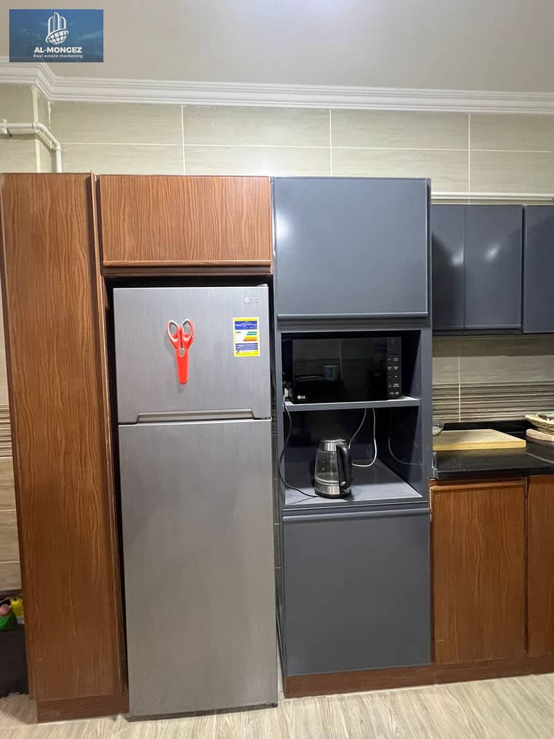 10 49b299d2-3547-4077-ab7d-a08482994273. jpg