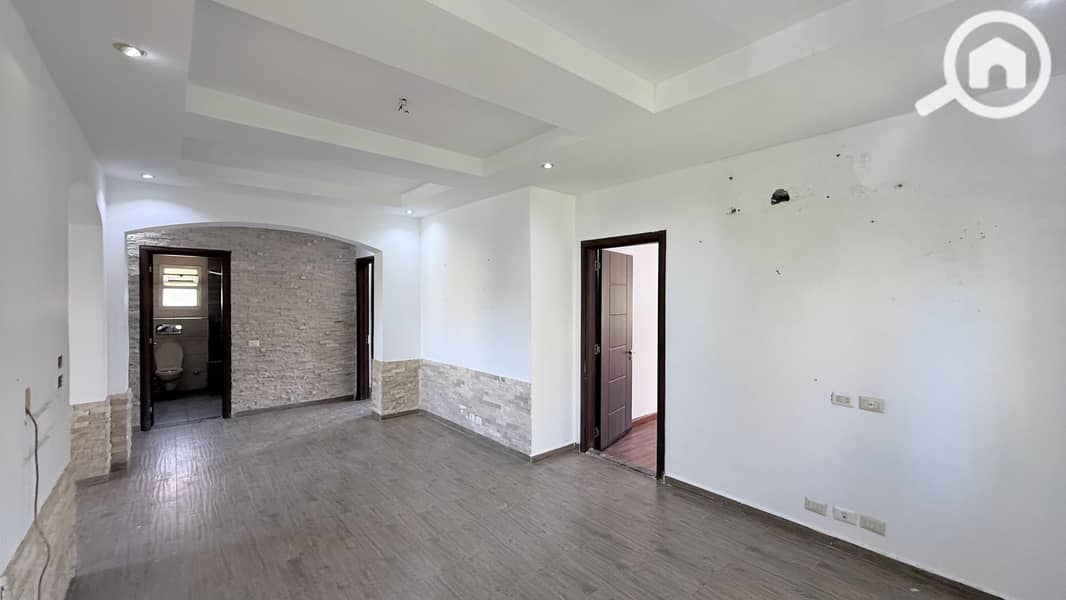 14 50246d95-060d-49fa-a888-402d339eadb8. jpeg