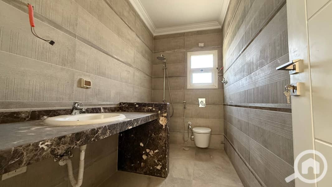 2 2c93c6aa-6368-4d49-aef9-d9da959db28e. jpeg